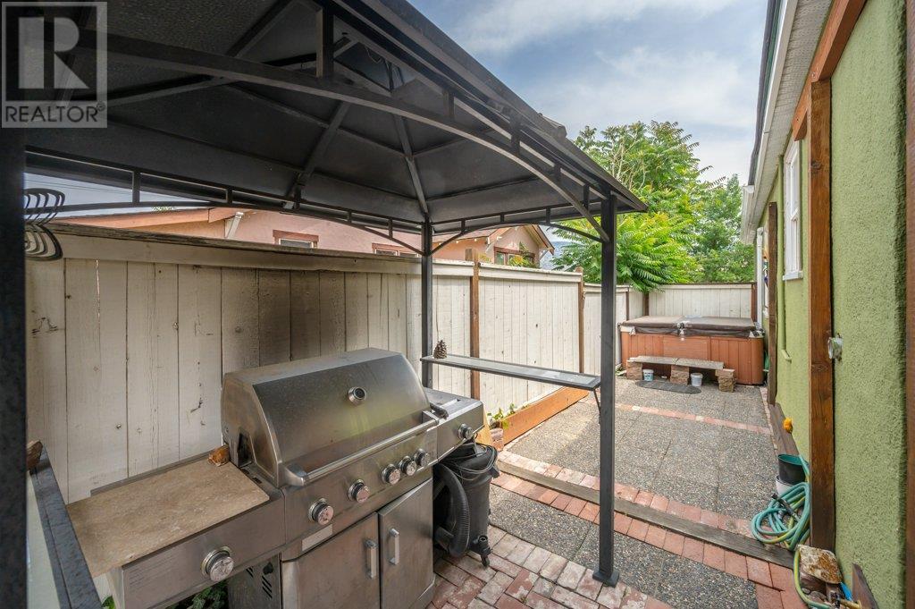 6130 Kootenay Street, Oliver