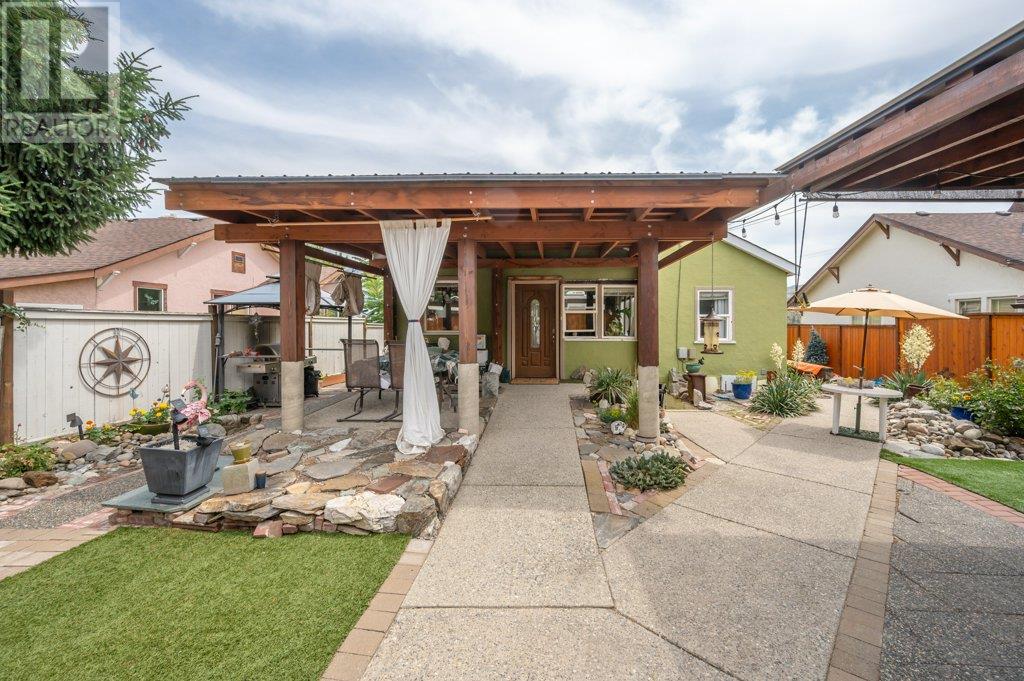 6130 Kootenay Street, Oliver