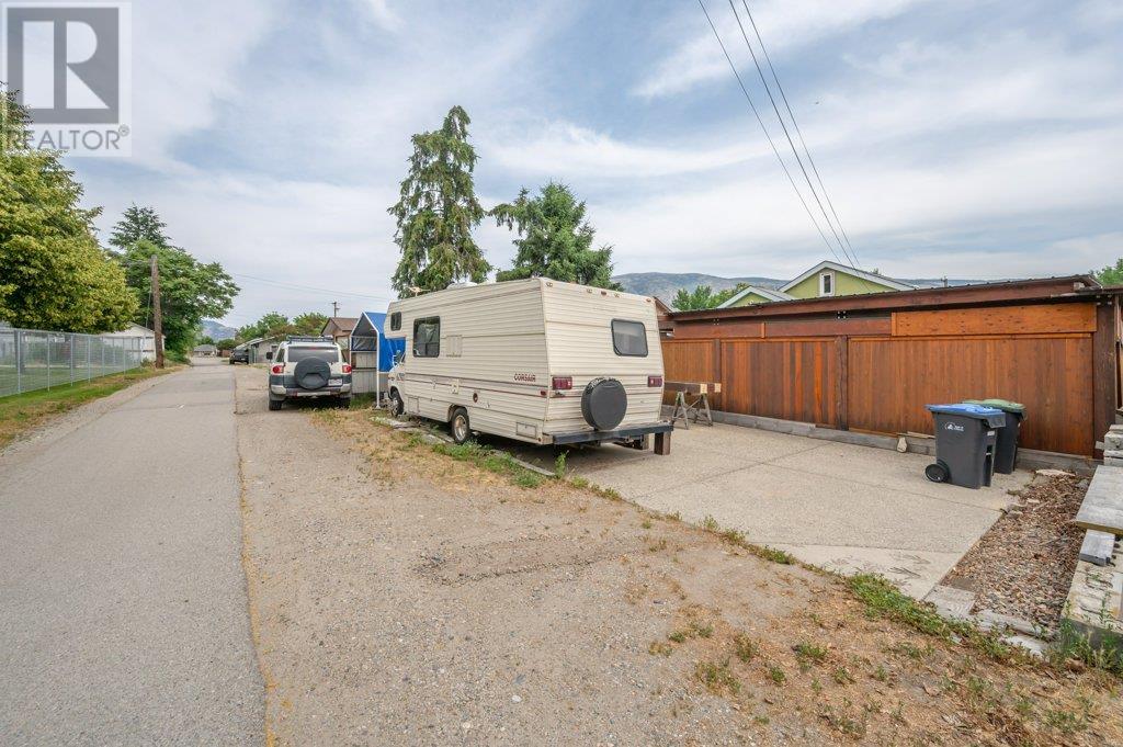 6130 Kootenay Street, Oliver