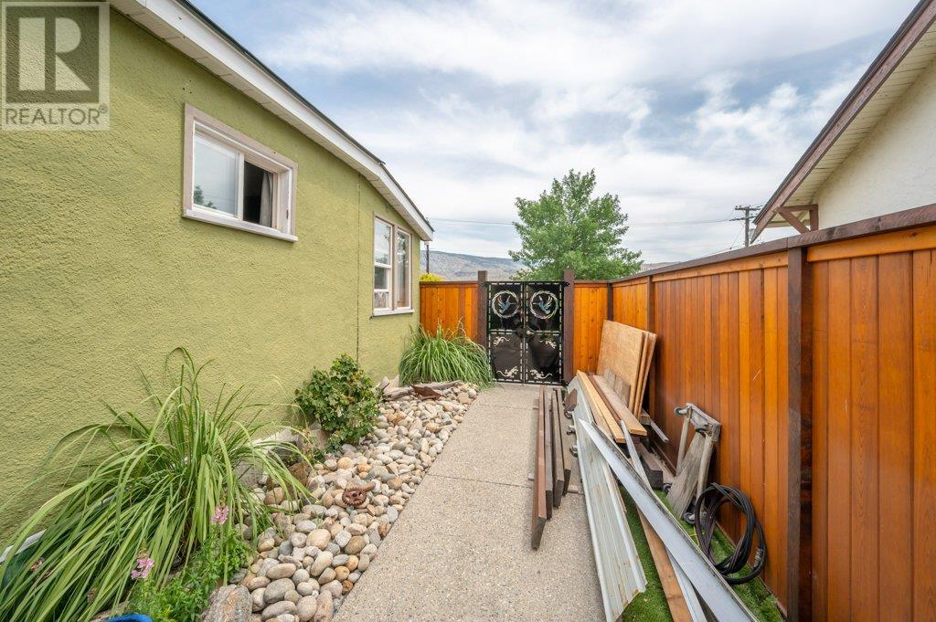 6130 Kootenay Street, Oliver