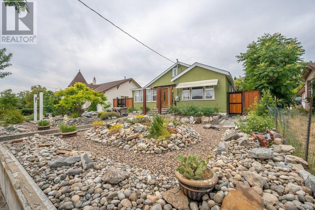 6130 Kootenay Street, Oliver