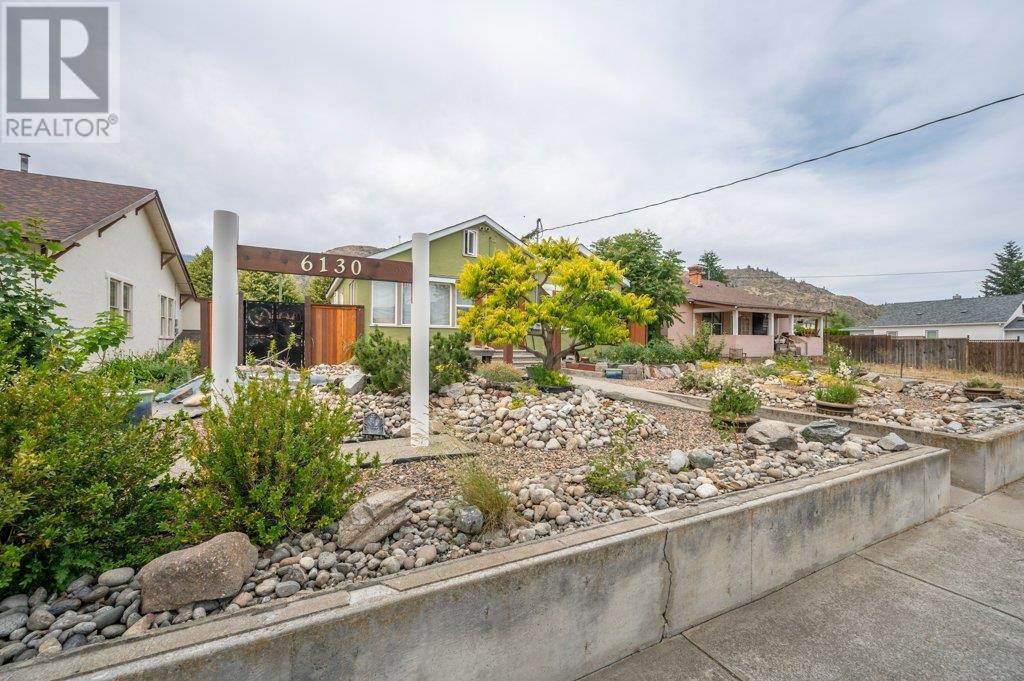 6130 Kootenay Street, Oliver