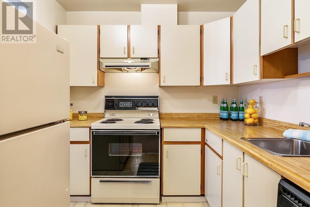 Photo 8 of 208 1750 Augusta Avenue, Burnaby BC