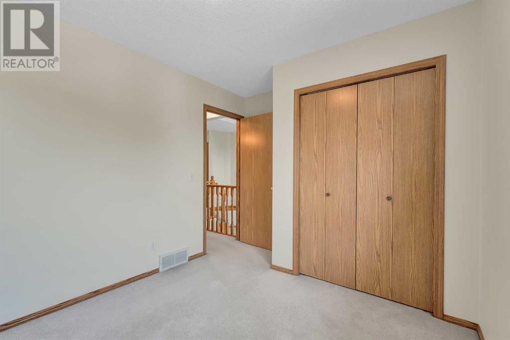 Single Family House for Sale in  Somercrest Close SW Somerset Calgary 