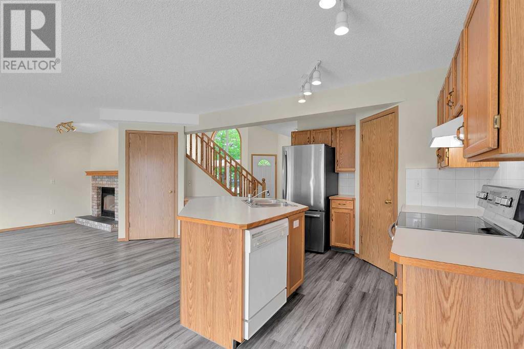 Single Family House for Sale in  Somercrest Close SW Somerset Calgary 