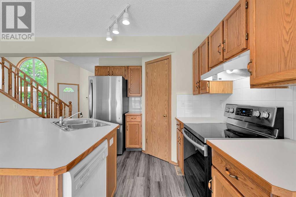 Single Family House for Sale in  Somercrest Close SW Somerset Calgary 