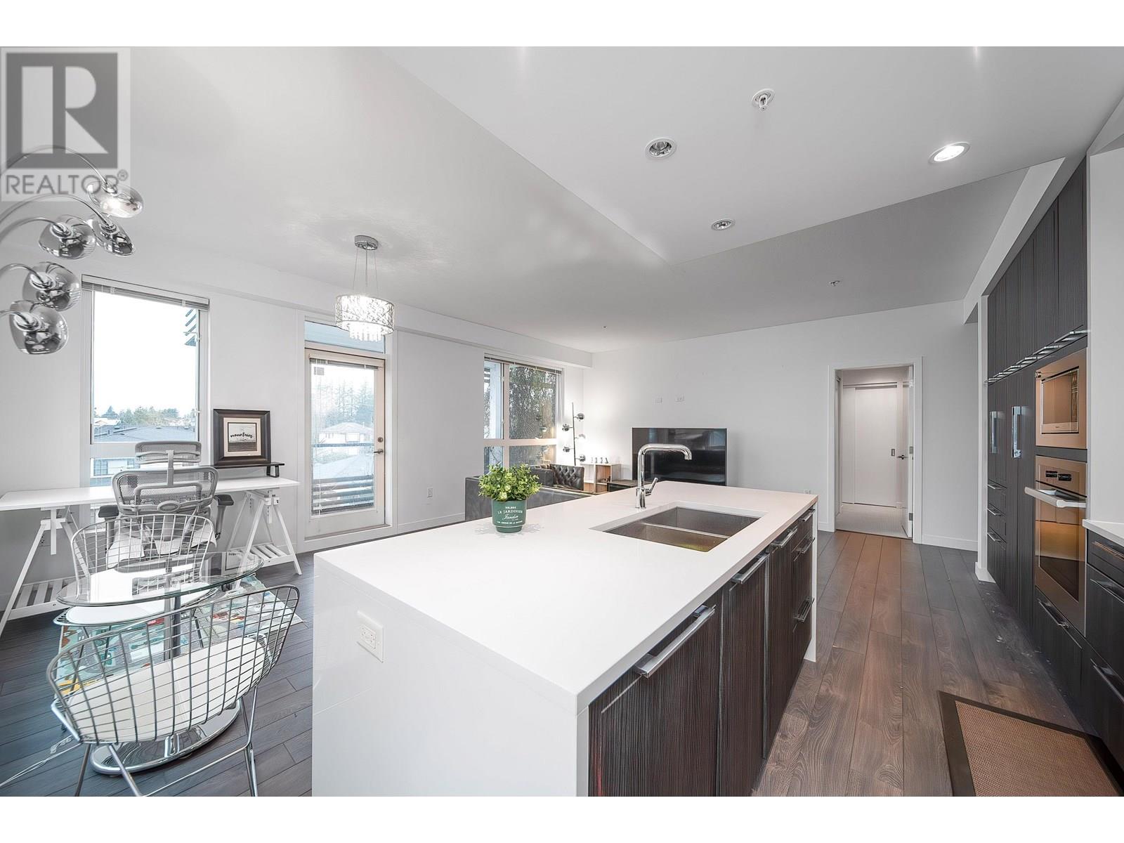 Photo 2 of 505 6677 Cambie Street, Vancouver BC