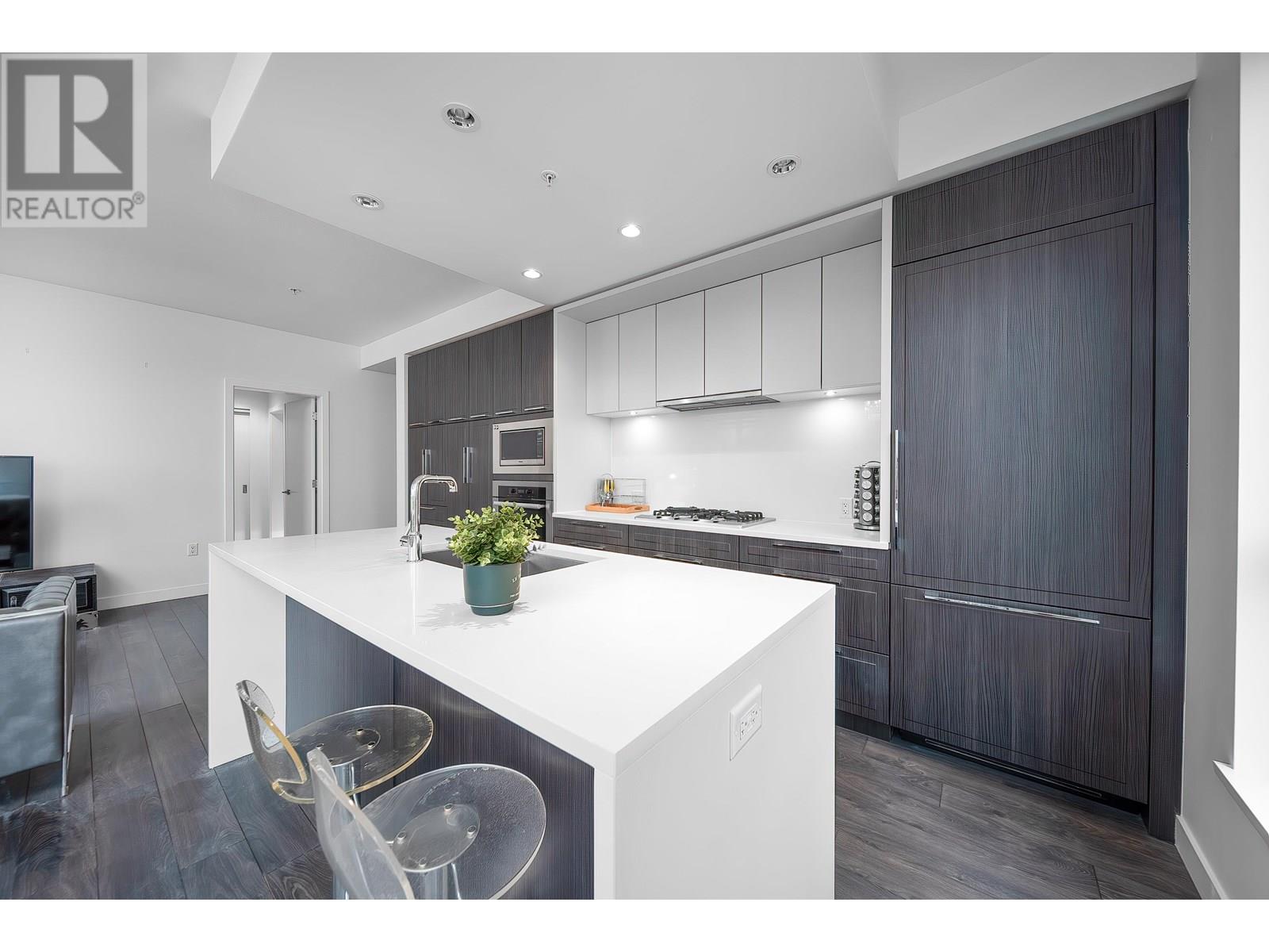 Photo 3 of 505 6677 Cambie Street, Vancouver BC