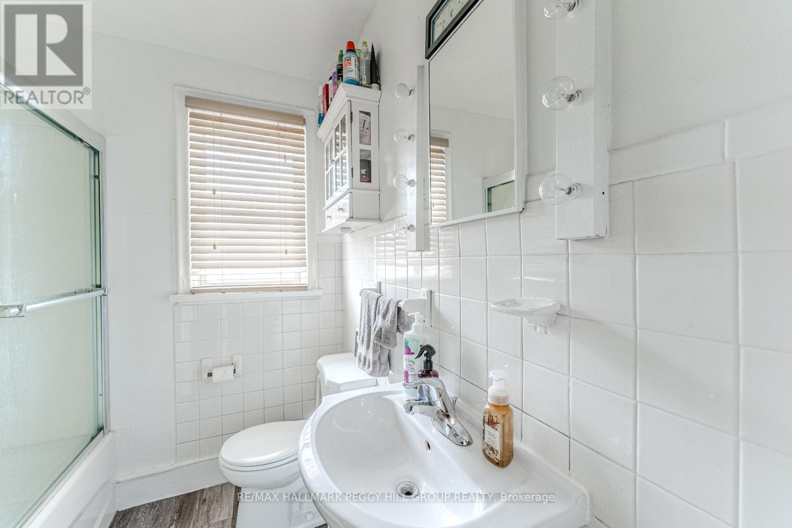 Photo 10 of 114 Maple Avenue, Barrie ON