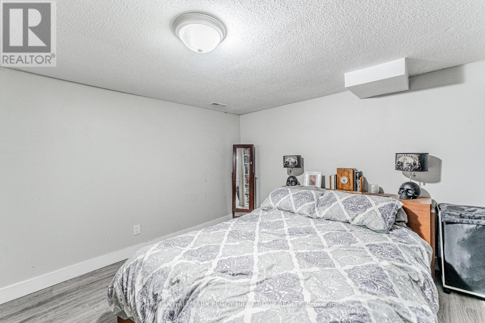 Photo 12 of 114 Maple Avenue, Barrie ON