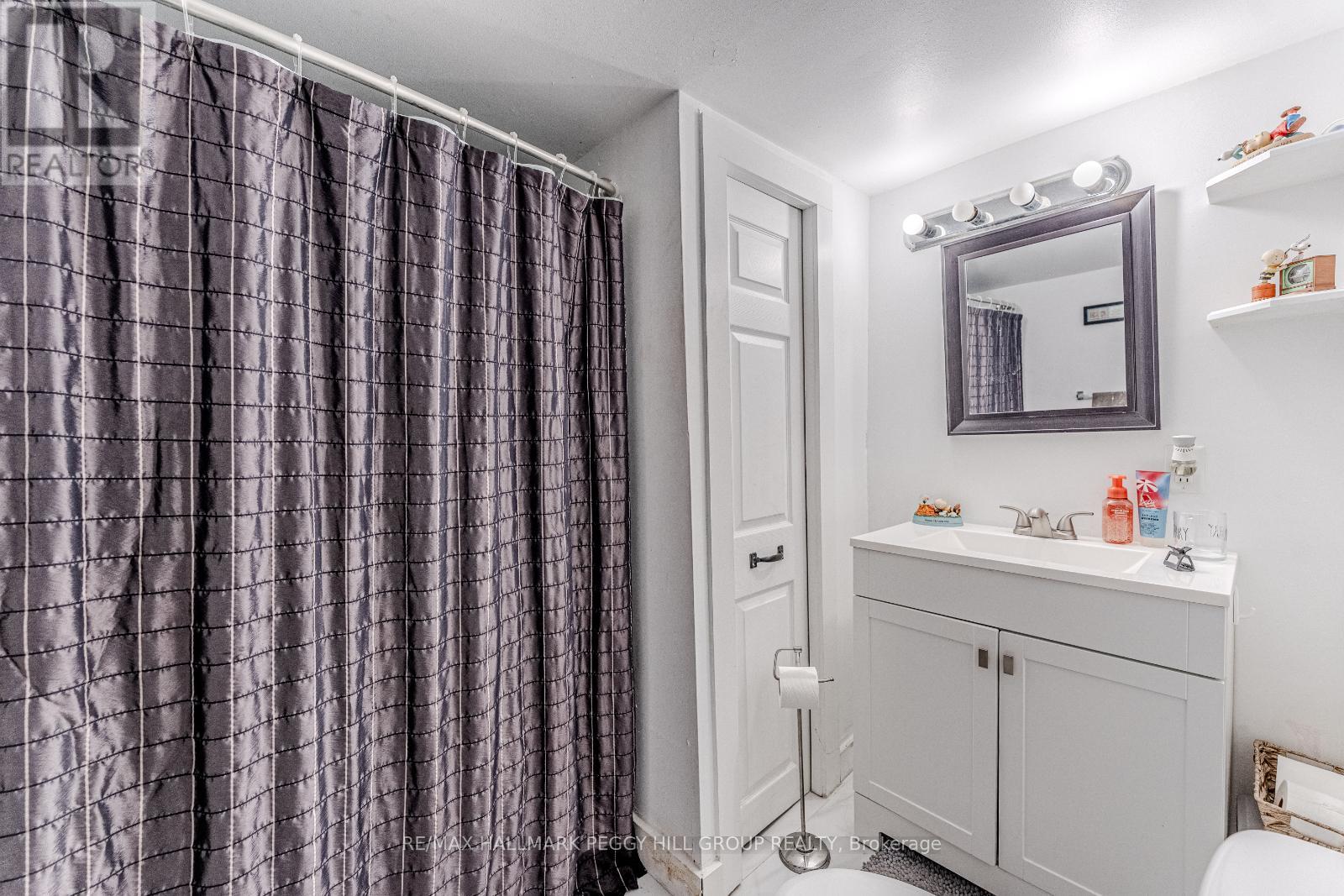 Photo 13 of 114 Maple Avenue, Barrie ON