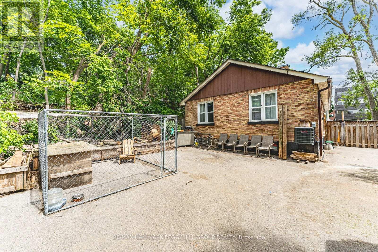 Photo 15 of 114 Maple Avenue, Barrie ON