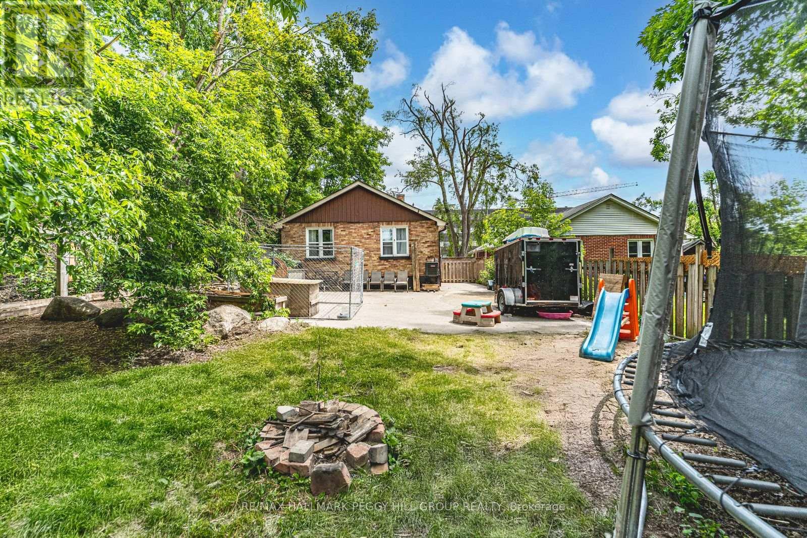 Photo 16 of 114 Maple Avenue, Barrie ON