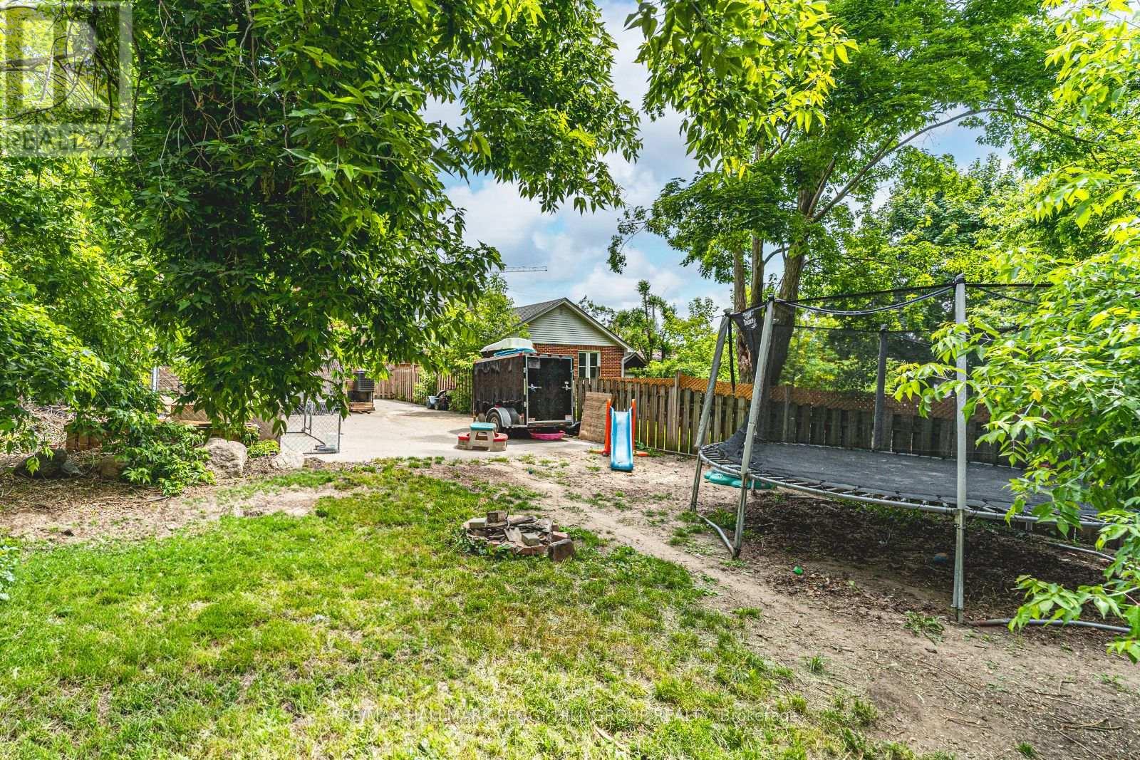 Photo 17 of 114 Maple Avenue, Barrie ON