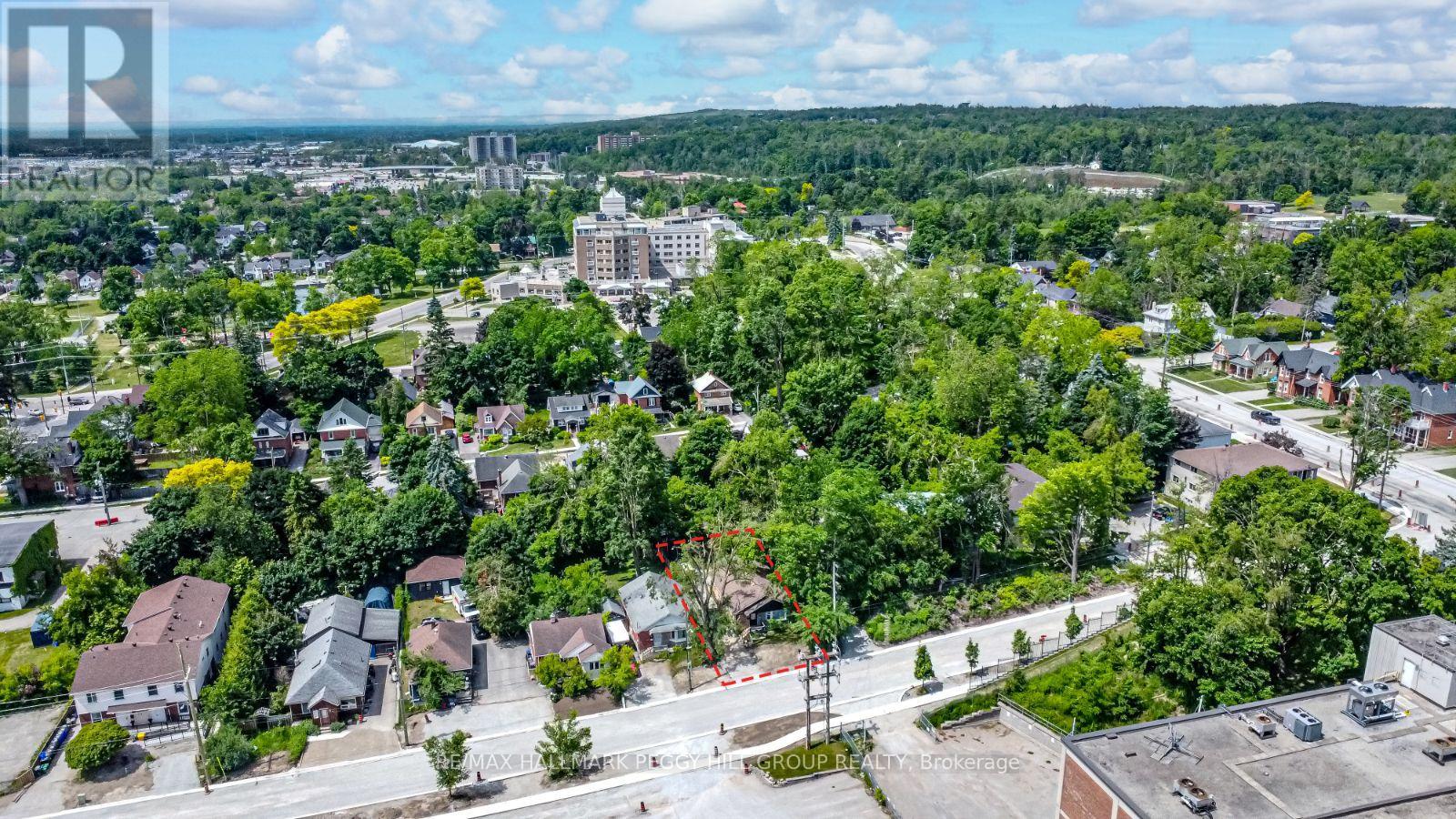Photo 18 of 114 Maple Avenue, Barrie ON