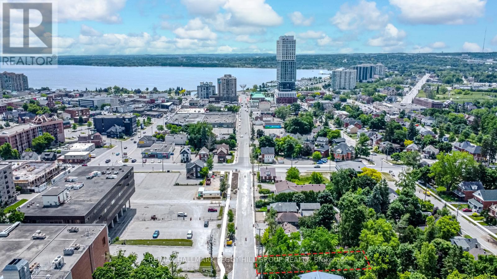 Photo 2 of 114 Maple Avenue, Barrie ON