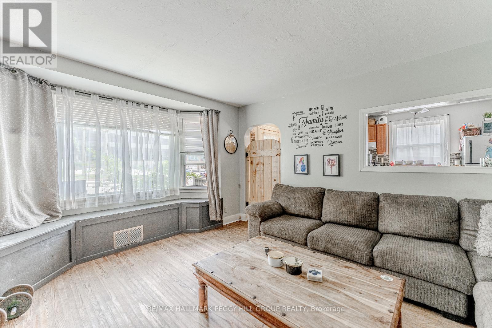 Photo 4 of 114 Maple Avenue, Barrie ON