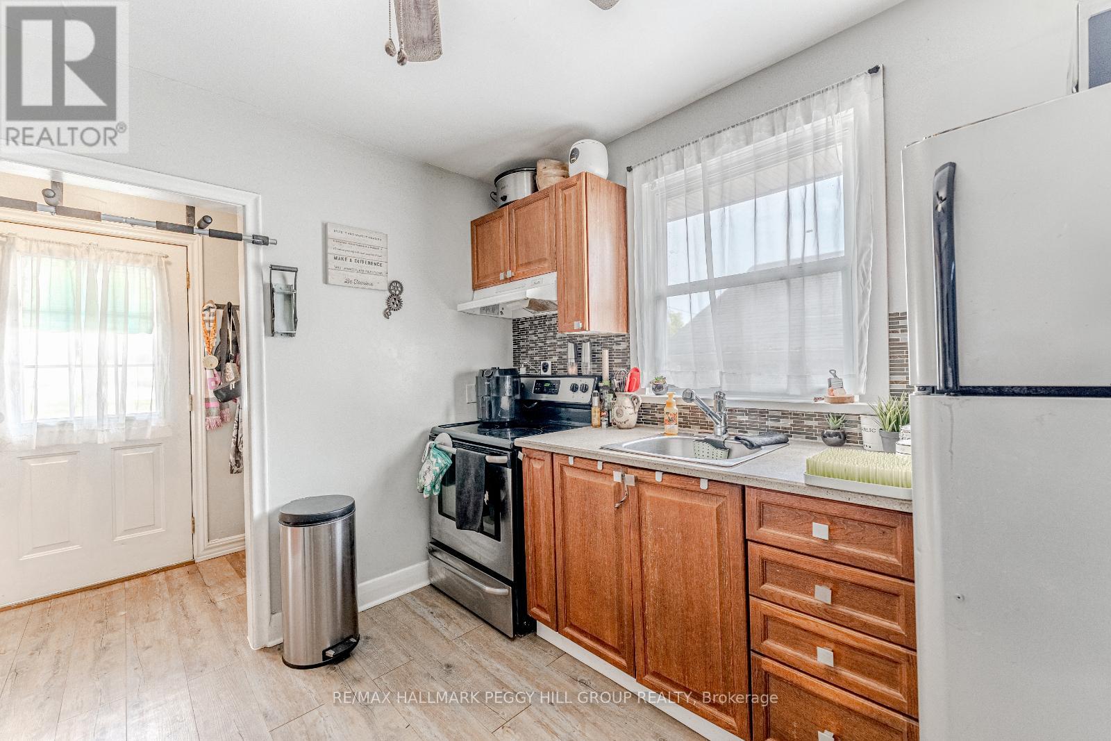 Photo 5 of 114 Maple Avenue, Barrie ON