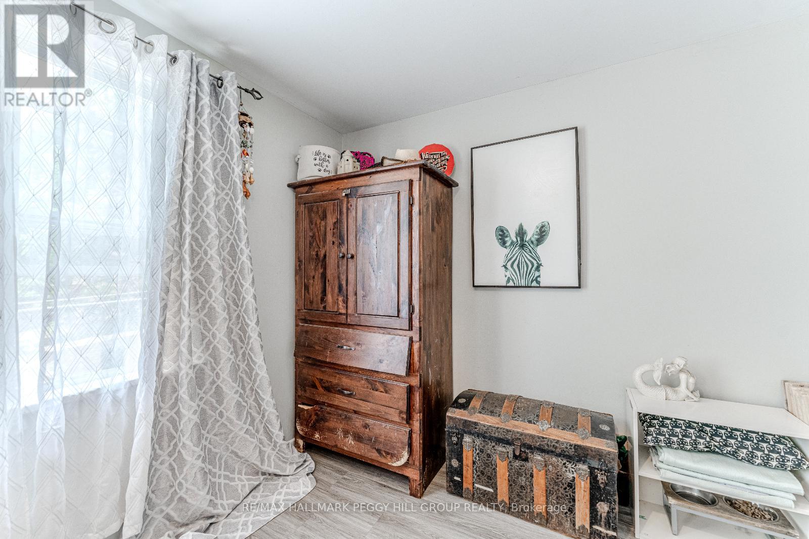 Photo 7 of 114 Maple Avenue, Barrie ON