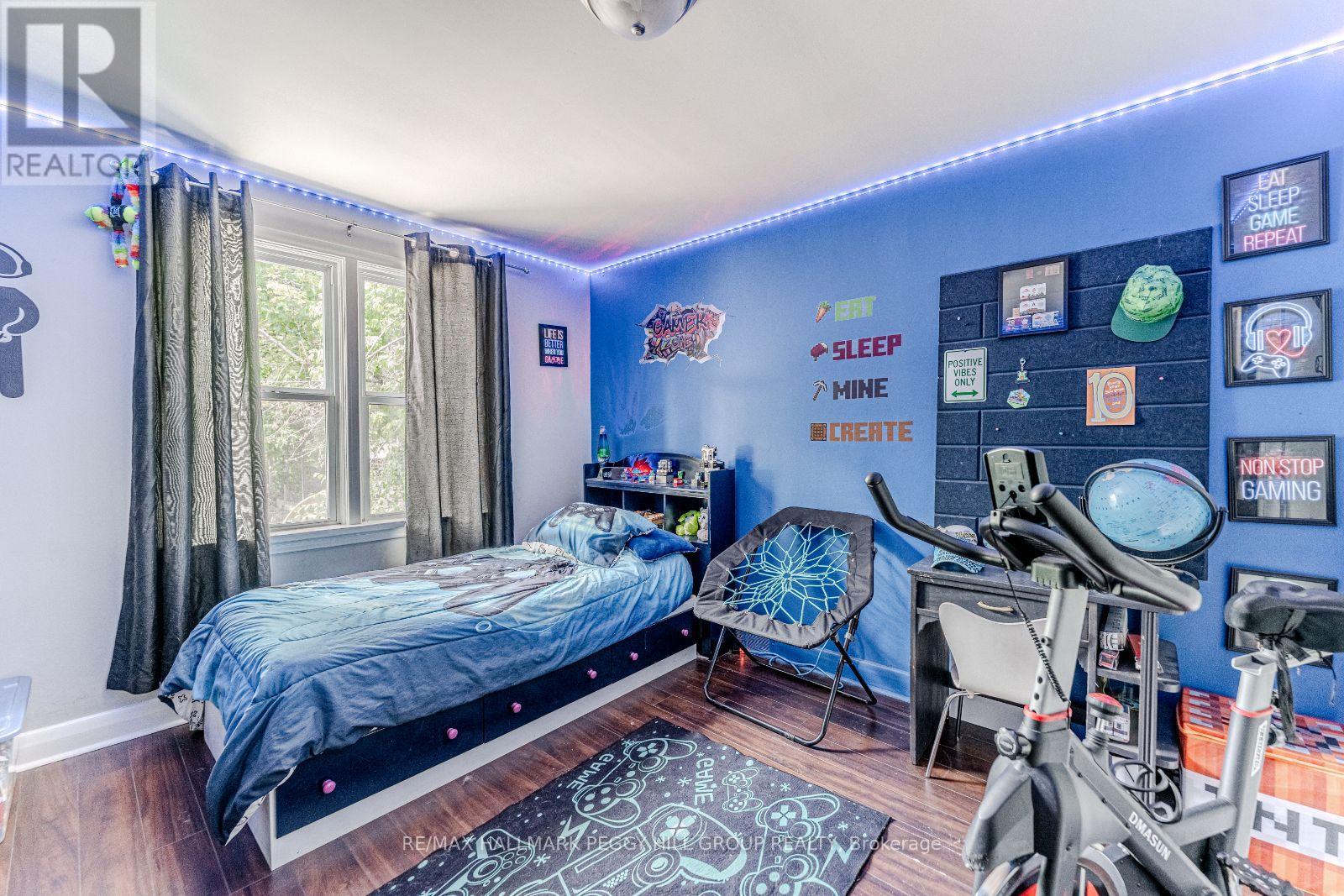 Photo 9 of 114 Maple Avenue, Barrie ON