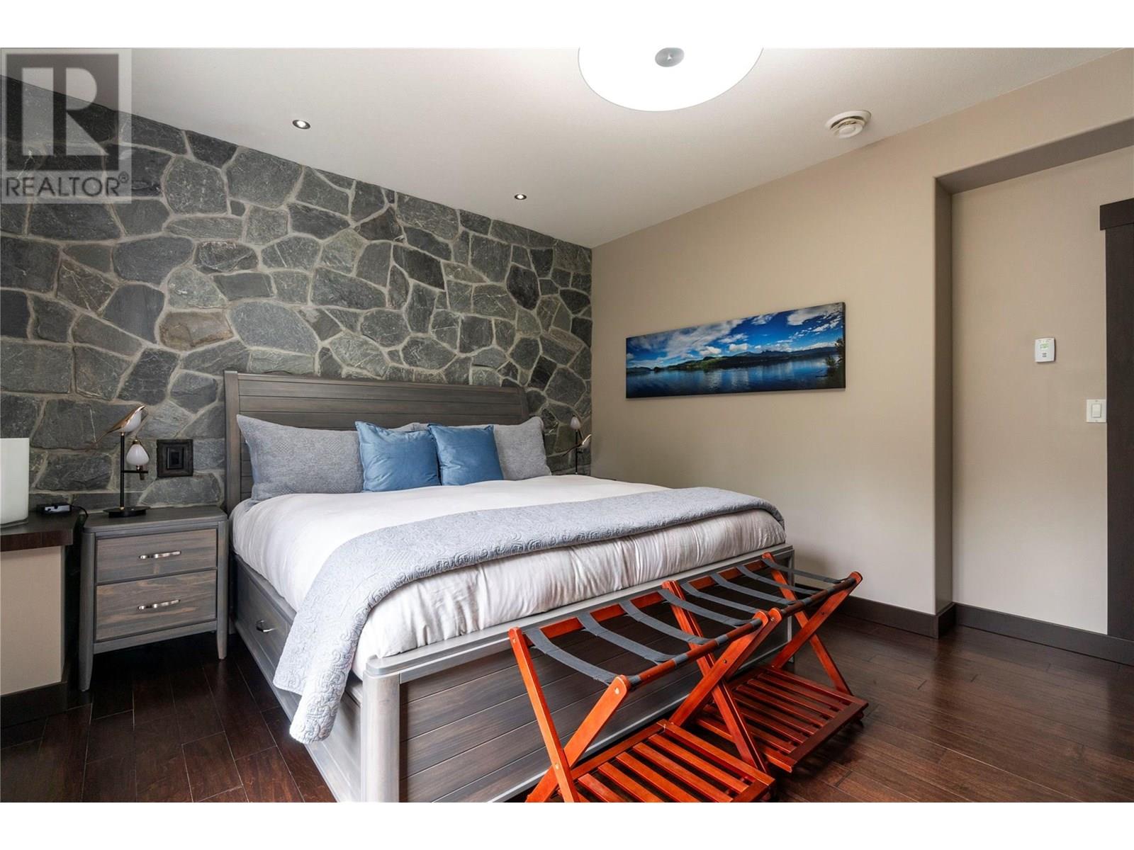 Photo 11 of 5121 Ivy Road, Eagle Bay BC