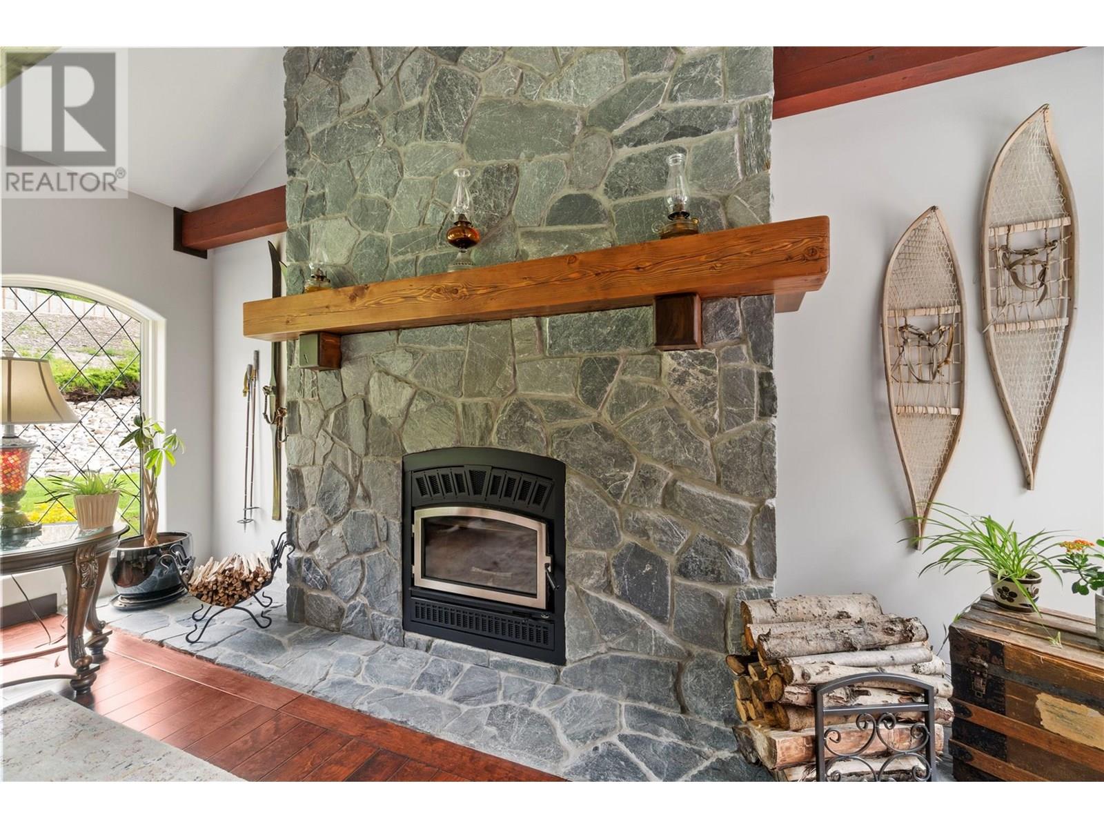 Photo 14 of 5121 Ivy Road, Eagle Bay BC