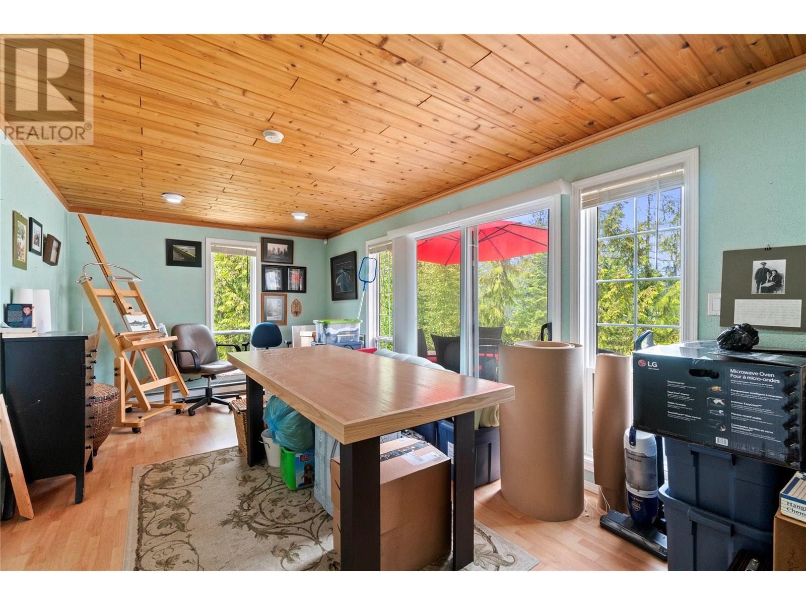 Photo 18 of 5121 Ivy Road, Eagle Bay BC
