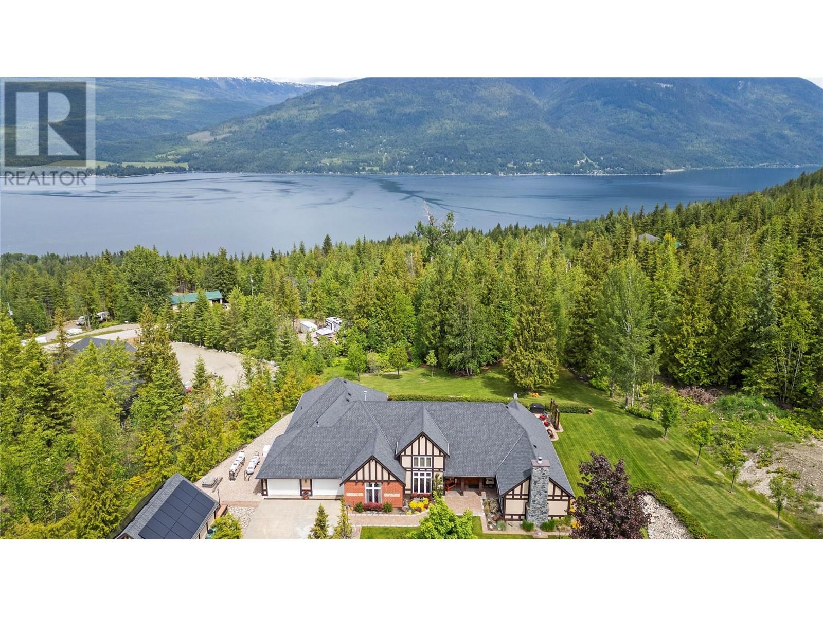 Photo 3 of 5121 Ivy Road, Eagle Bay BC