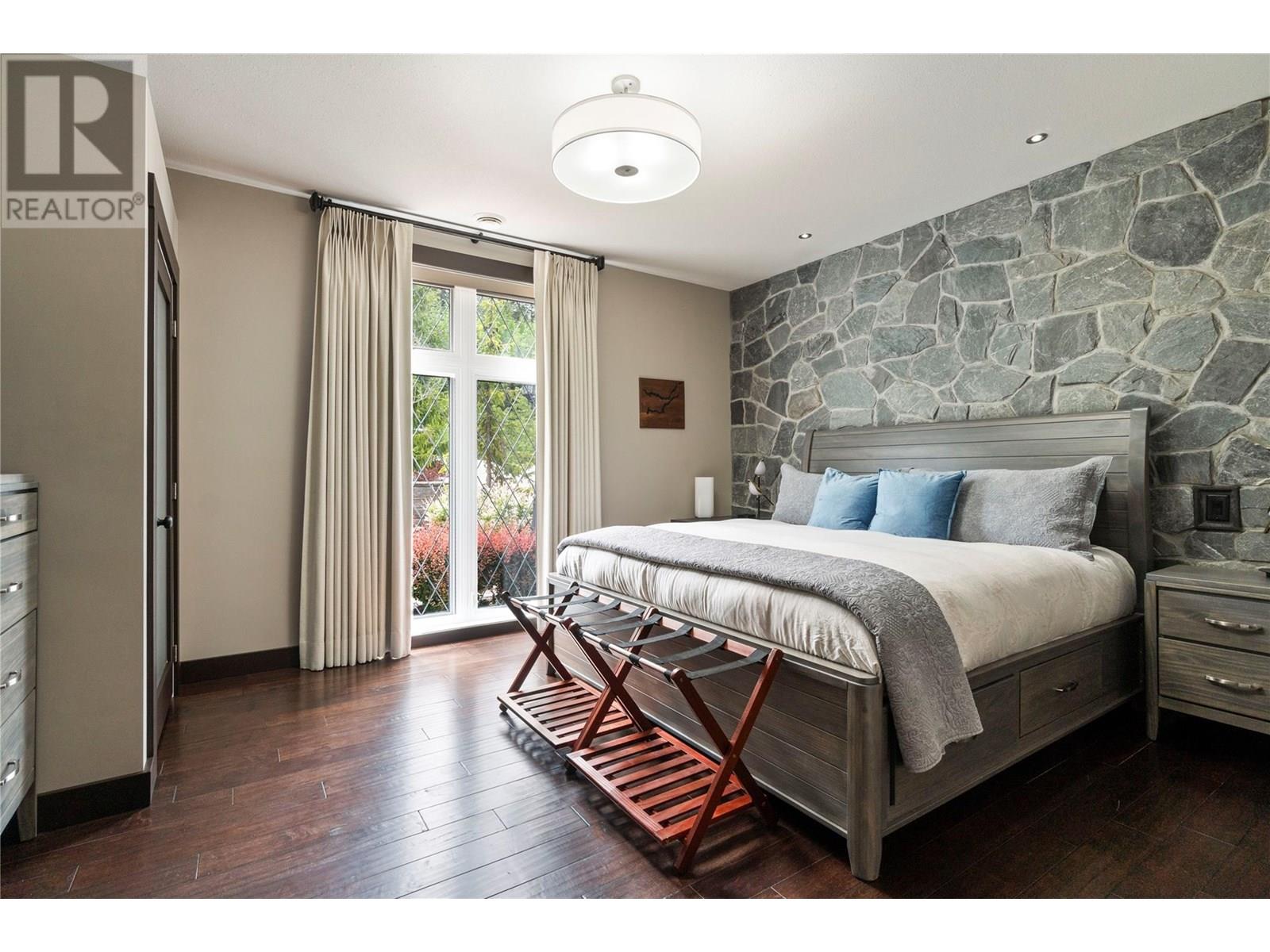 Photo 9 of 5121 Ivy Road, Eagle Bay BC