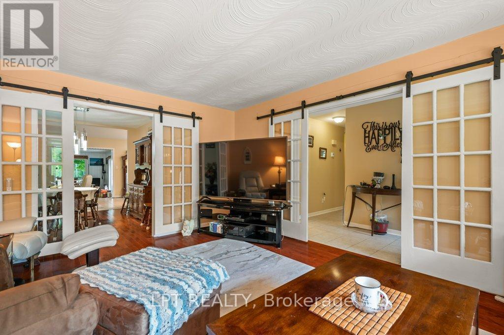 Photo 27 of 31 Acorn Lane, Frontenac ON