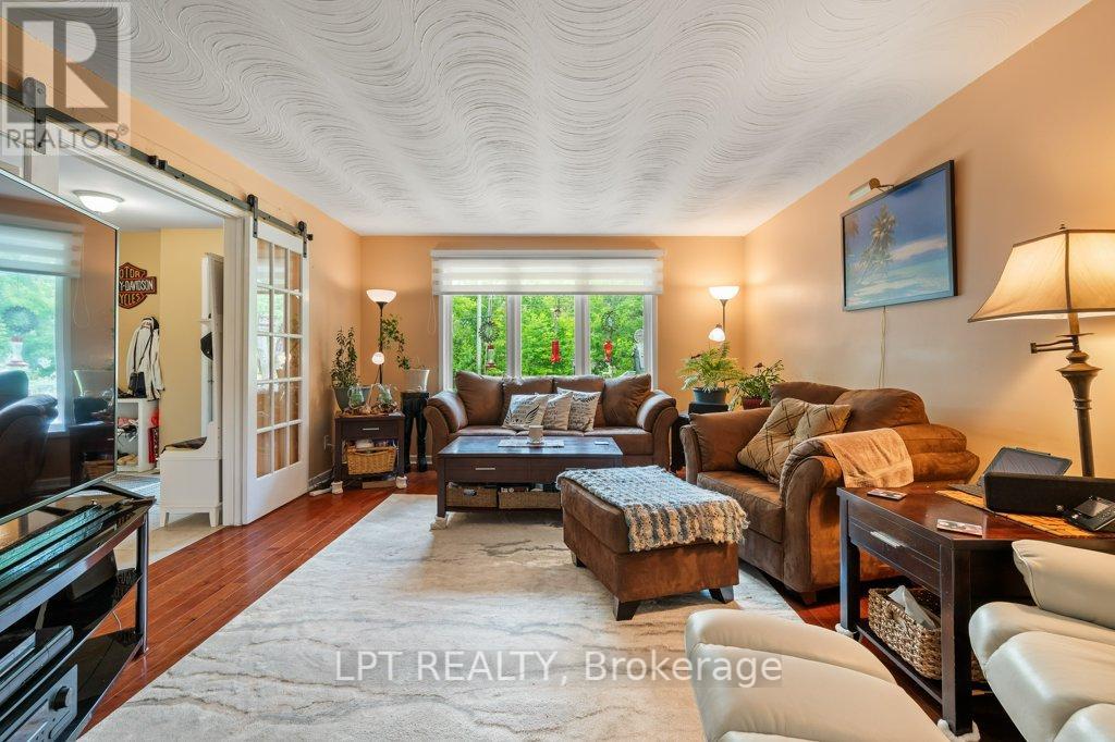 Photo 25 of 31 Acorn Lane, Frontenac ON
