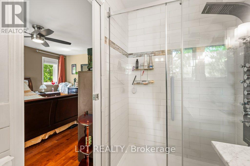 Photo 48 of 31 Acorn Lane, Frontenac ON