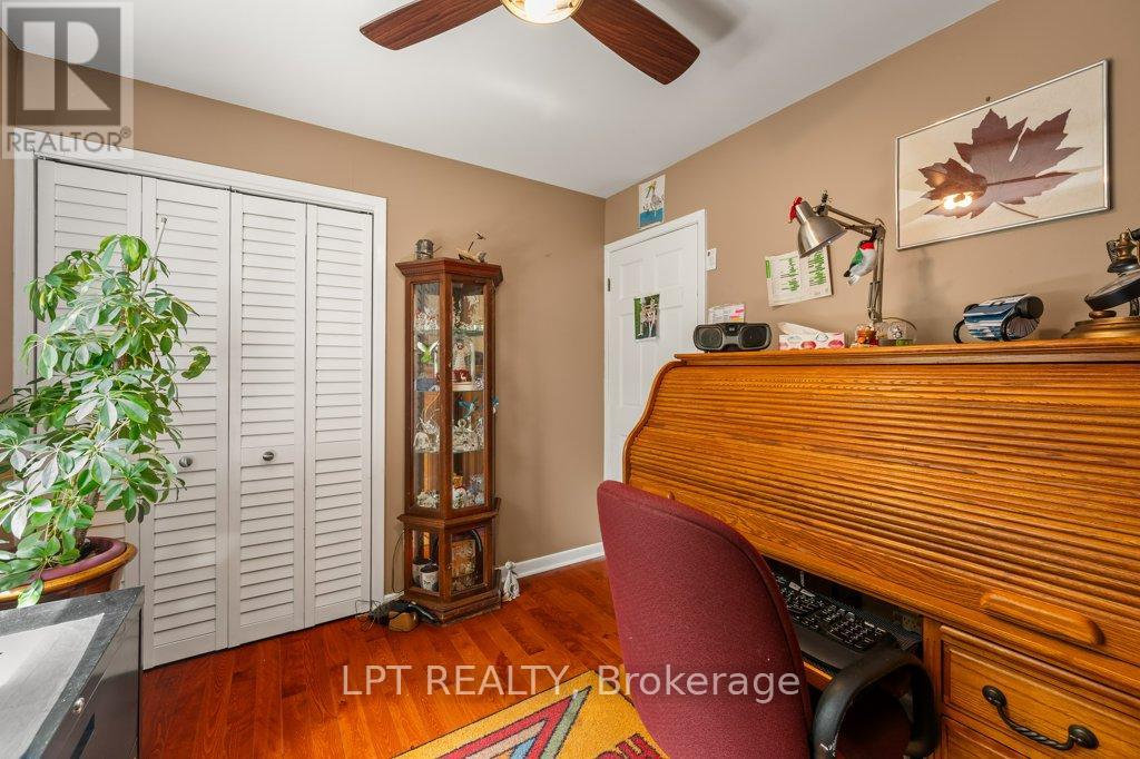Photo 18 of 31 Acorn Lane, Frontenac ON