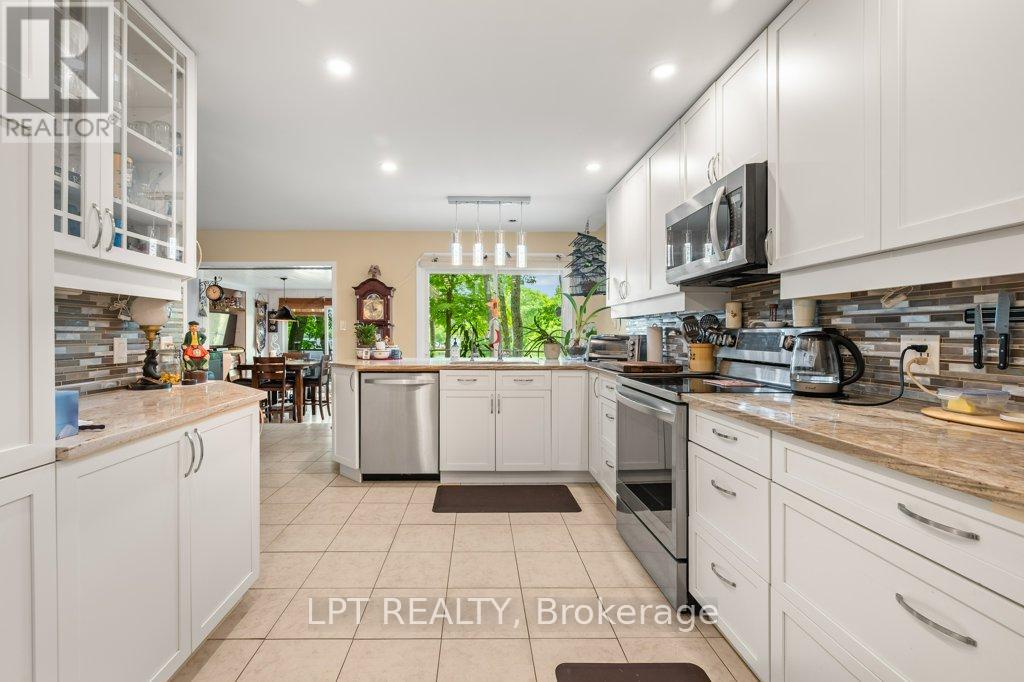 Photo 16 of 31 Acorn Lane, Frontenac ON