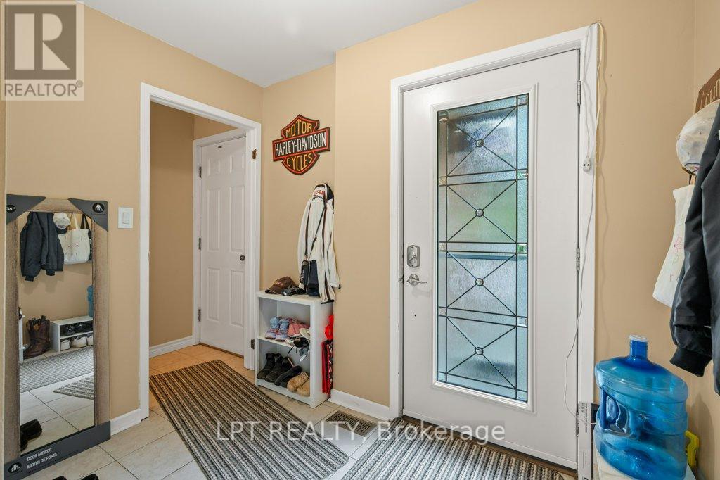Photo 17 of 31 Acorn Lane, Frontenac ON