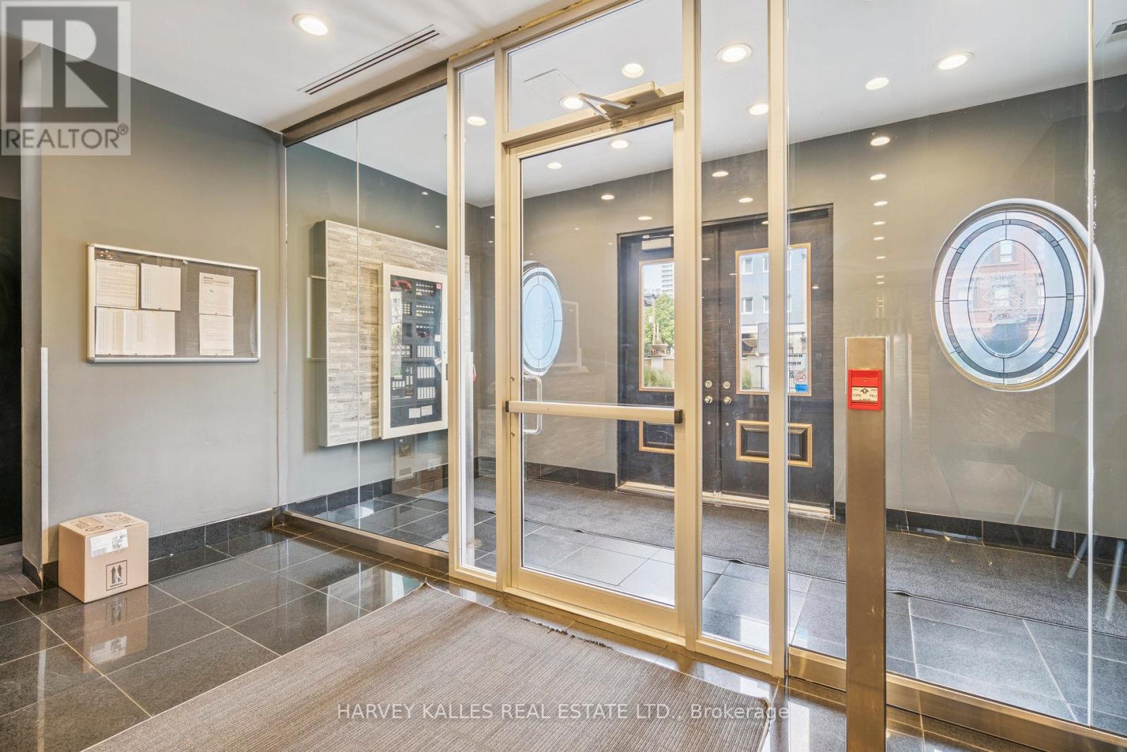 Photo 1 of 414 135 James Street S, Hamilton ON