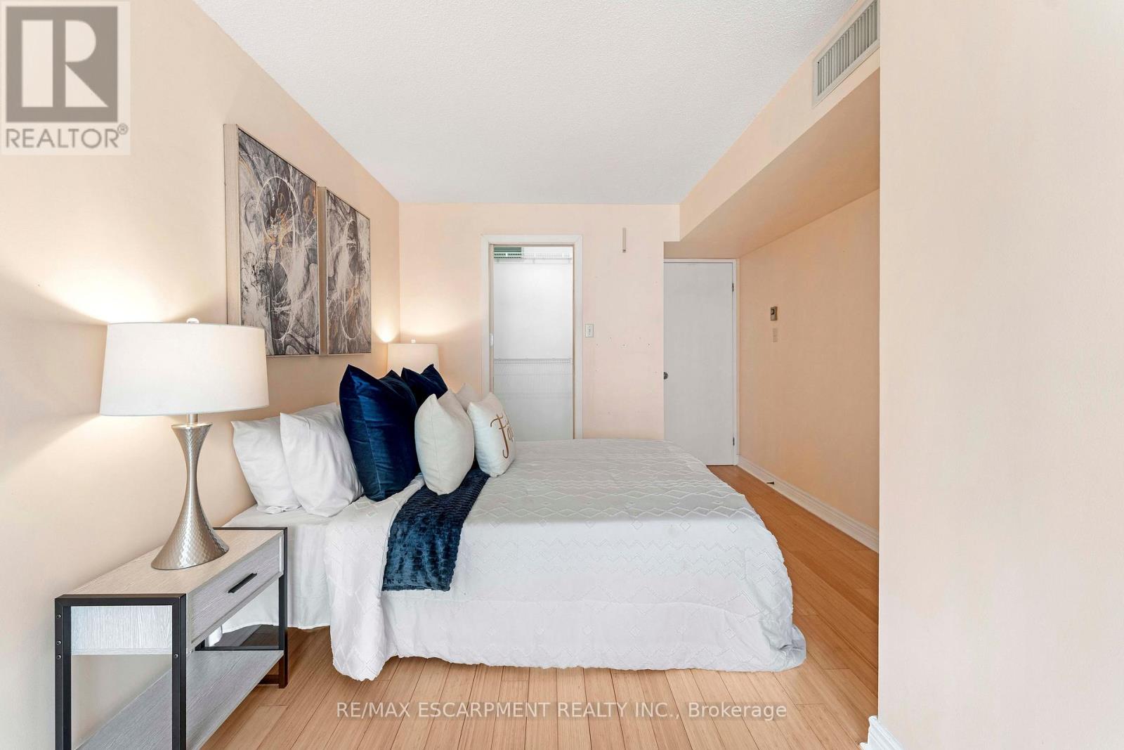Photo 23 of 811 65 Scadding Avenue, Toronto ON