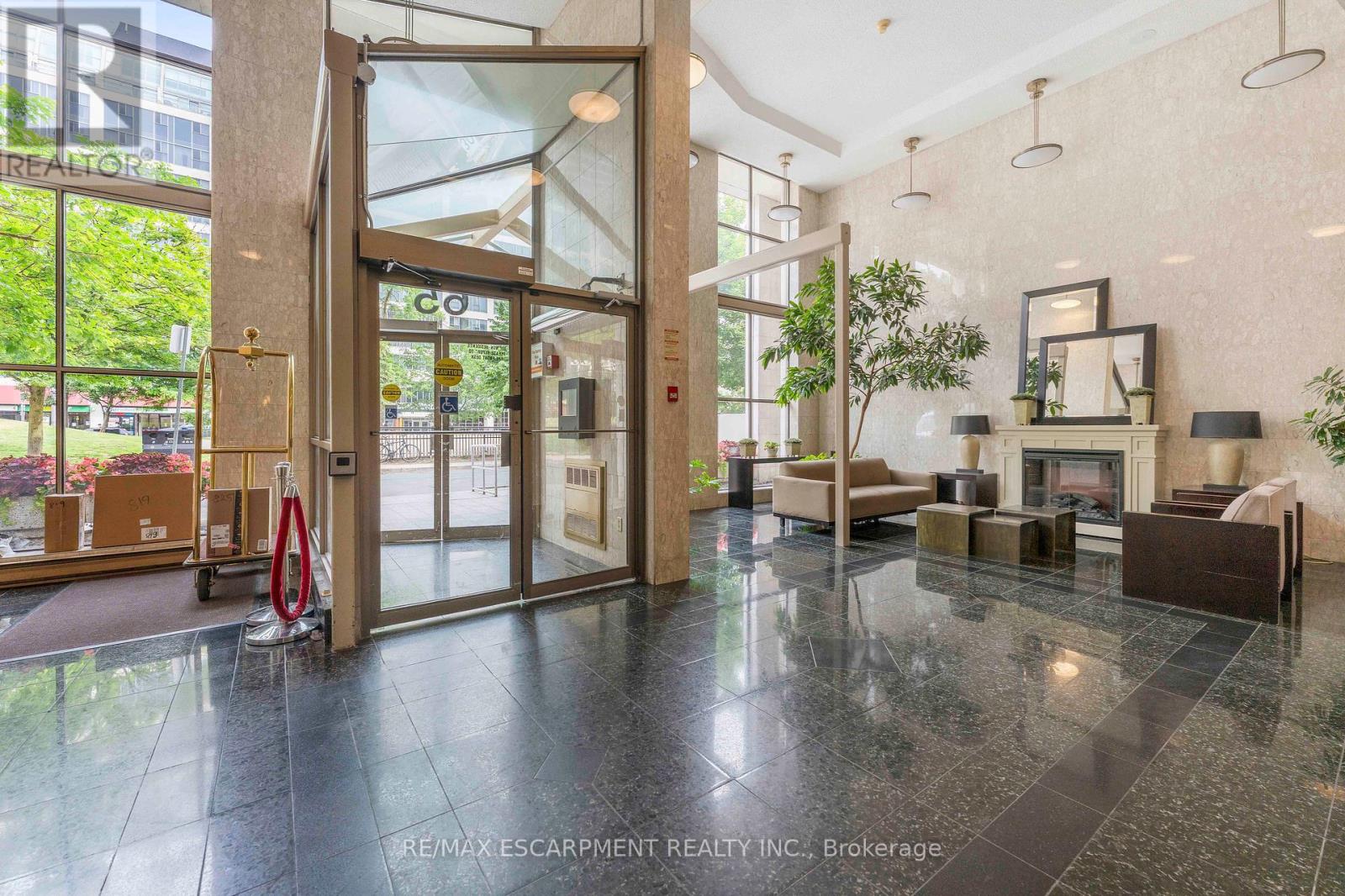 Photo 26 of 811 65 Scadding Avenue, Toronto ON