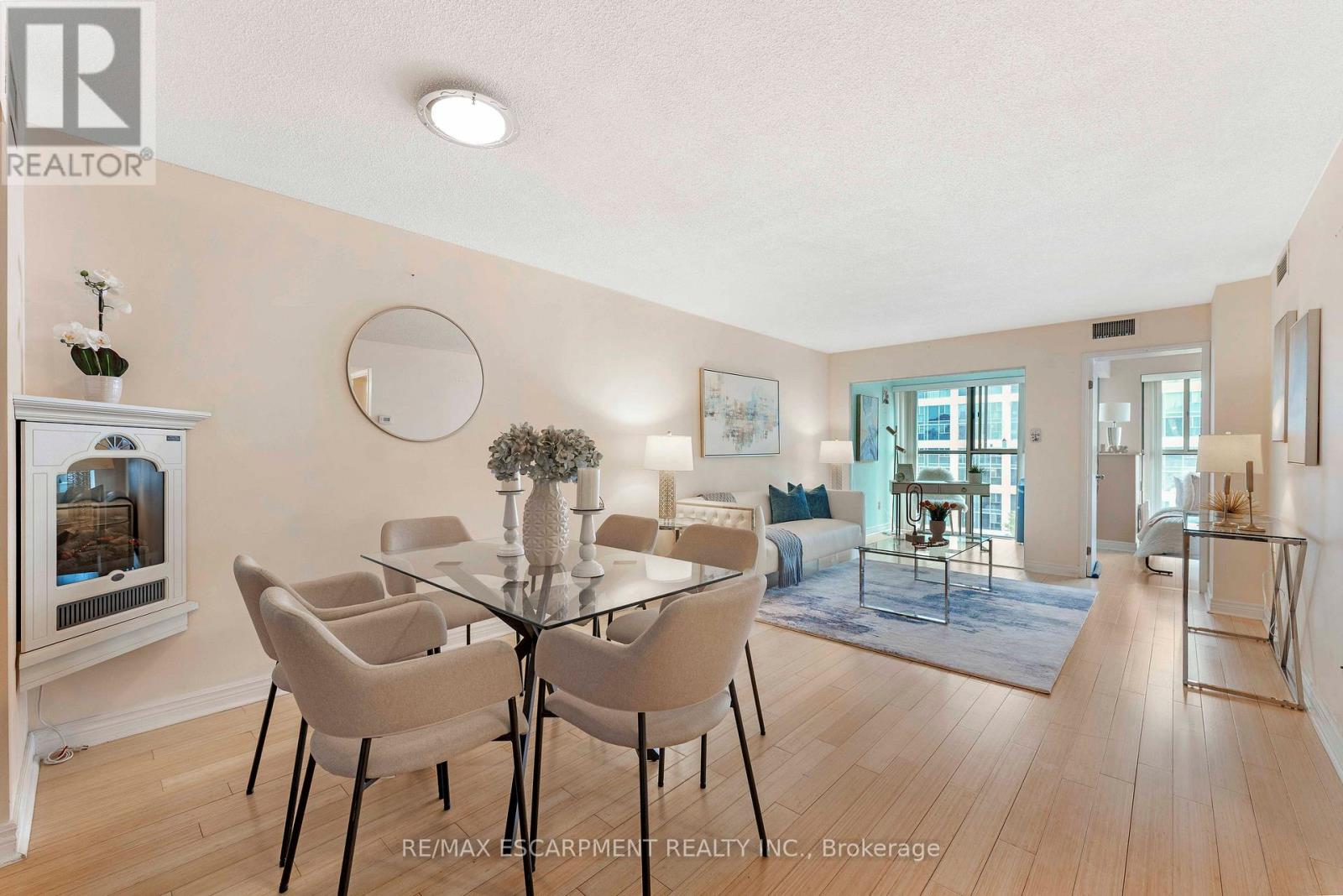 Photo 17 of 811 65 Scadding Avenue, Toronto ON
