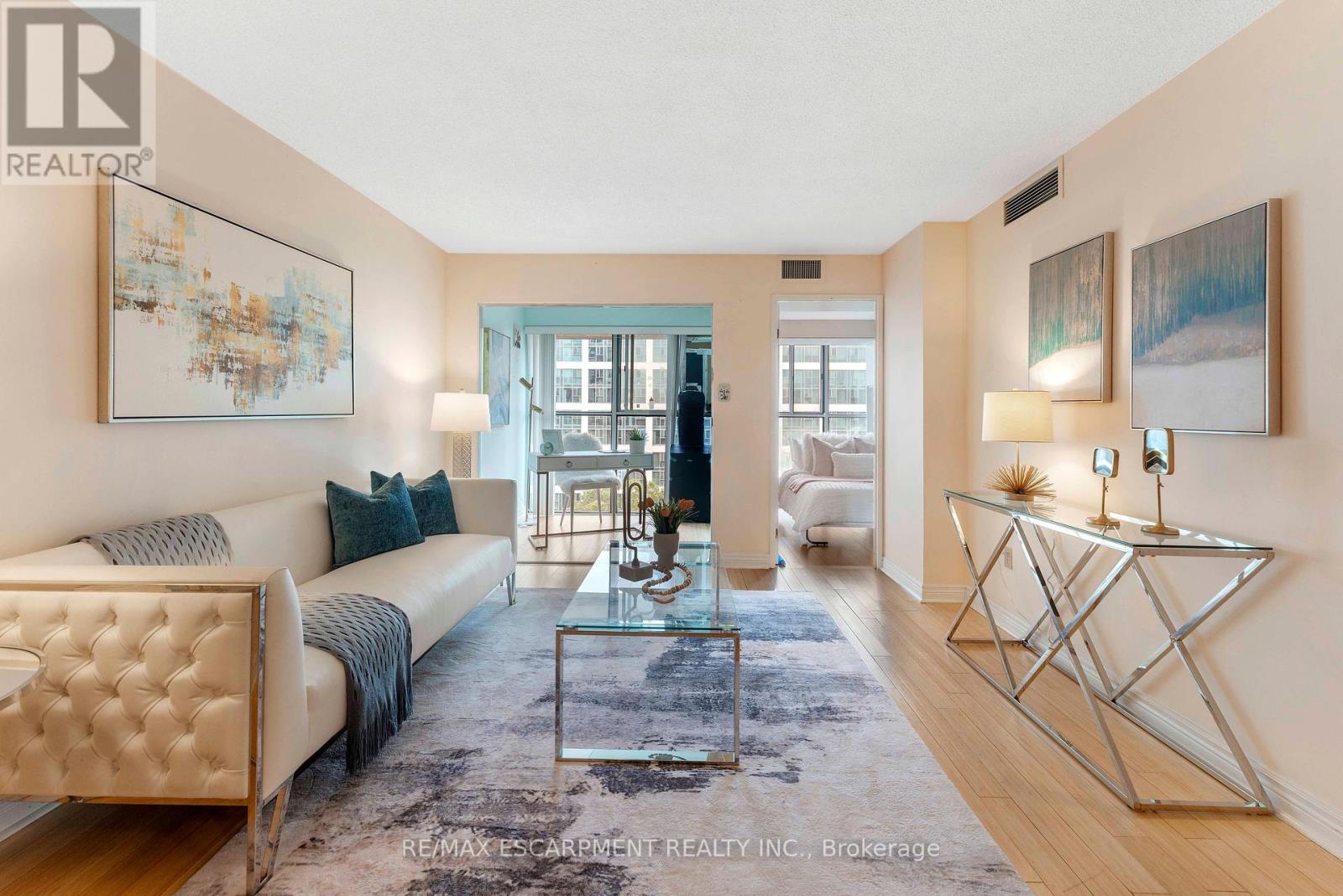 Photo 4 of 811 65 Scadding Avenue, Toronto ON