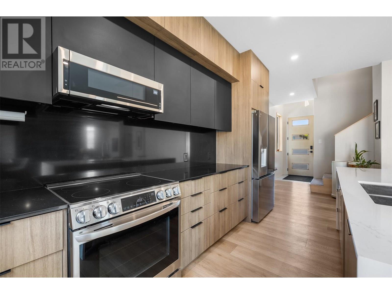  949 & 951 Coronation Avenue, Kelowna