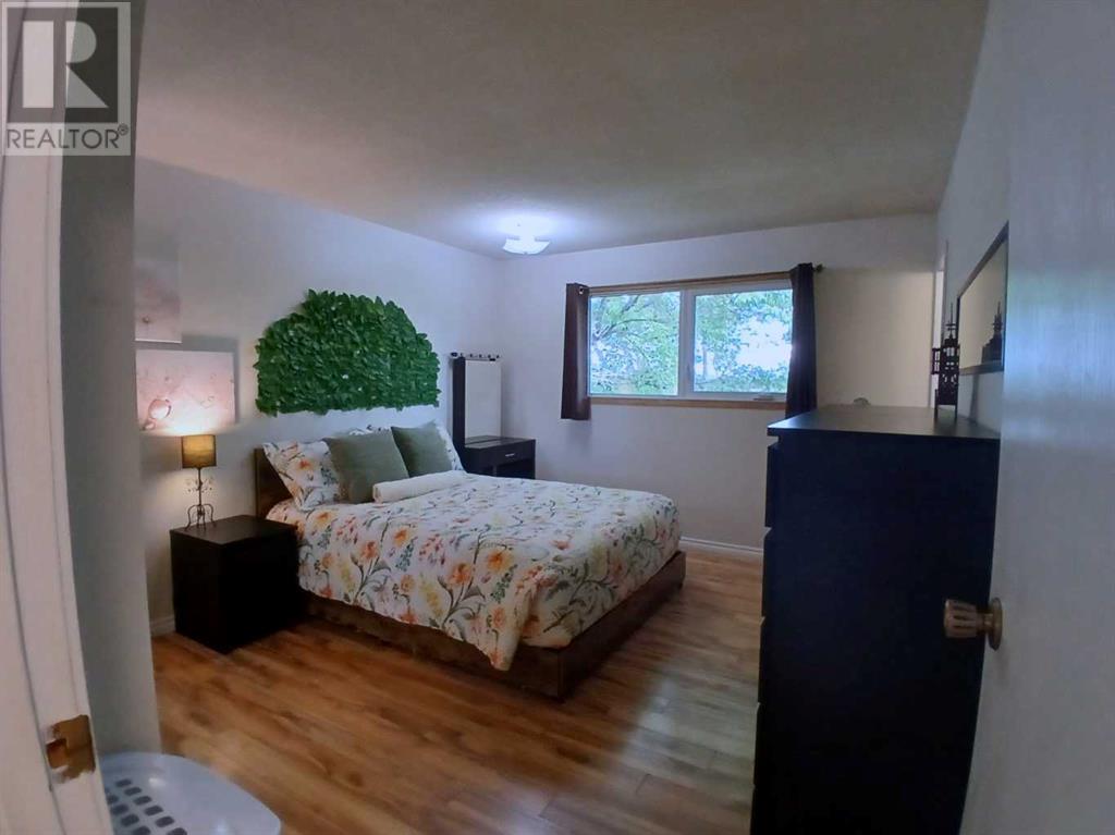 Photo 4 of 3808 49 A Avenue, Innisfail AB
