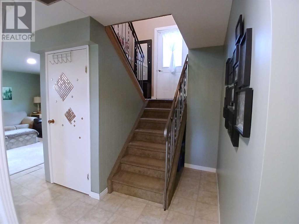 Photo 11 of 3808 49 A Avenue, Innisfail AB