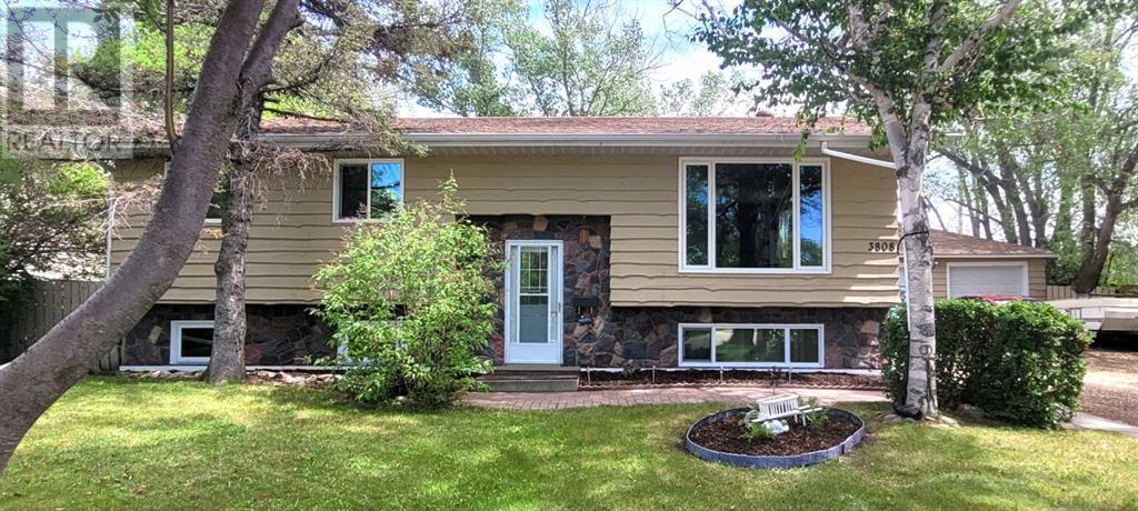 Photo 9 of 3808 49 A Avenue, Innisfail AB