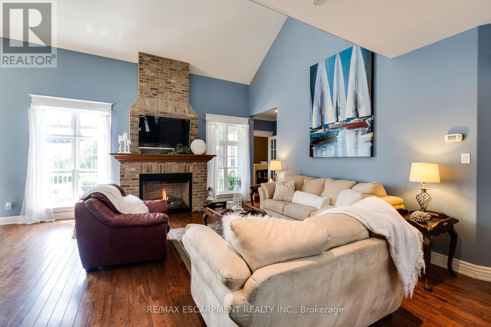 Photo 7 of 1026 Beach Boulevard, Hamilton ON