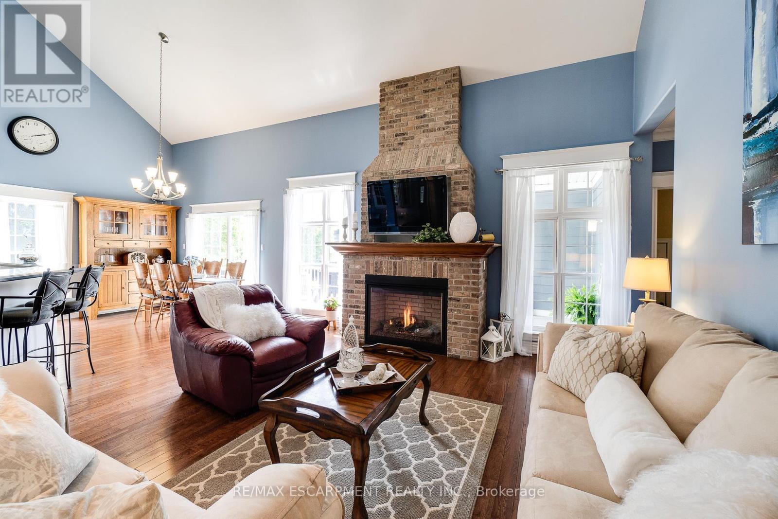 Photo 8 of 1026 Beach Boulevard, Hamilton ON