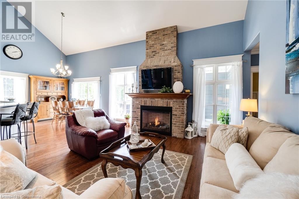 Photo 8 of 1026 Beach Boulevard, Hamilton ON