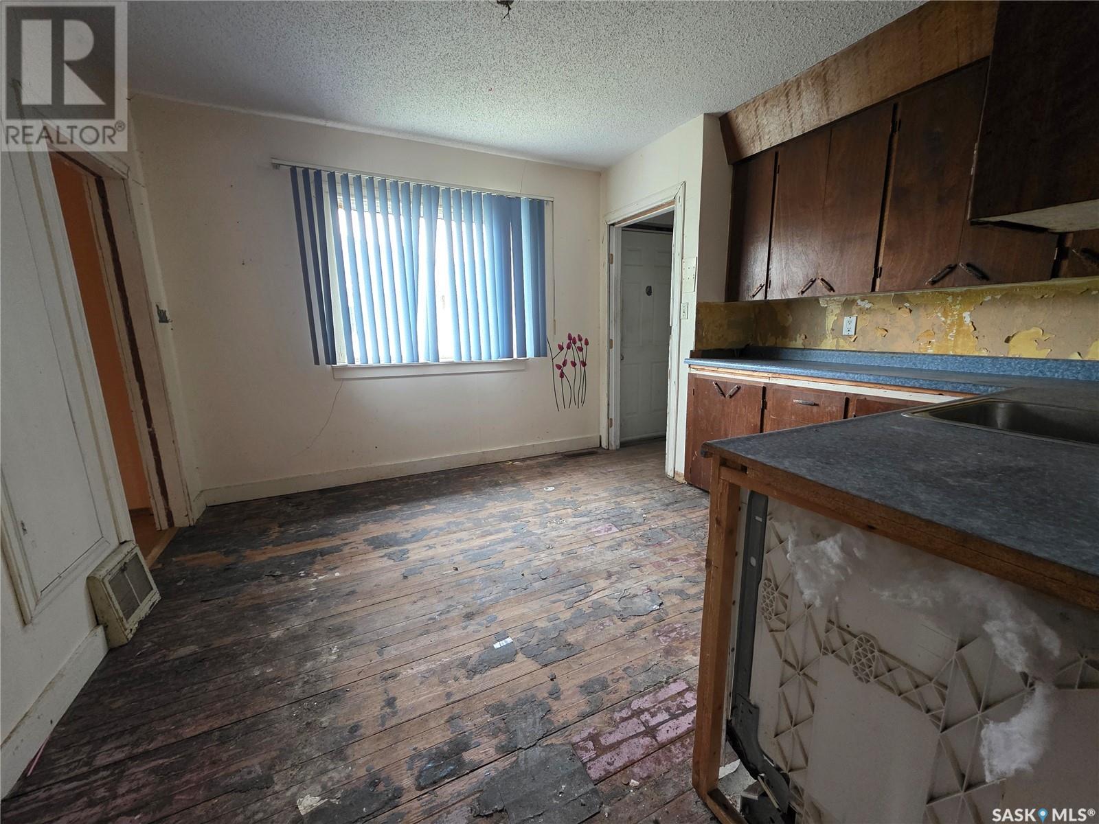 Single Family House Bungalow for Sale in  rd AVENUE NW Swift Current 