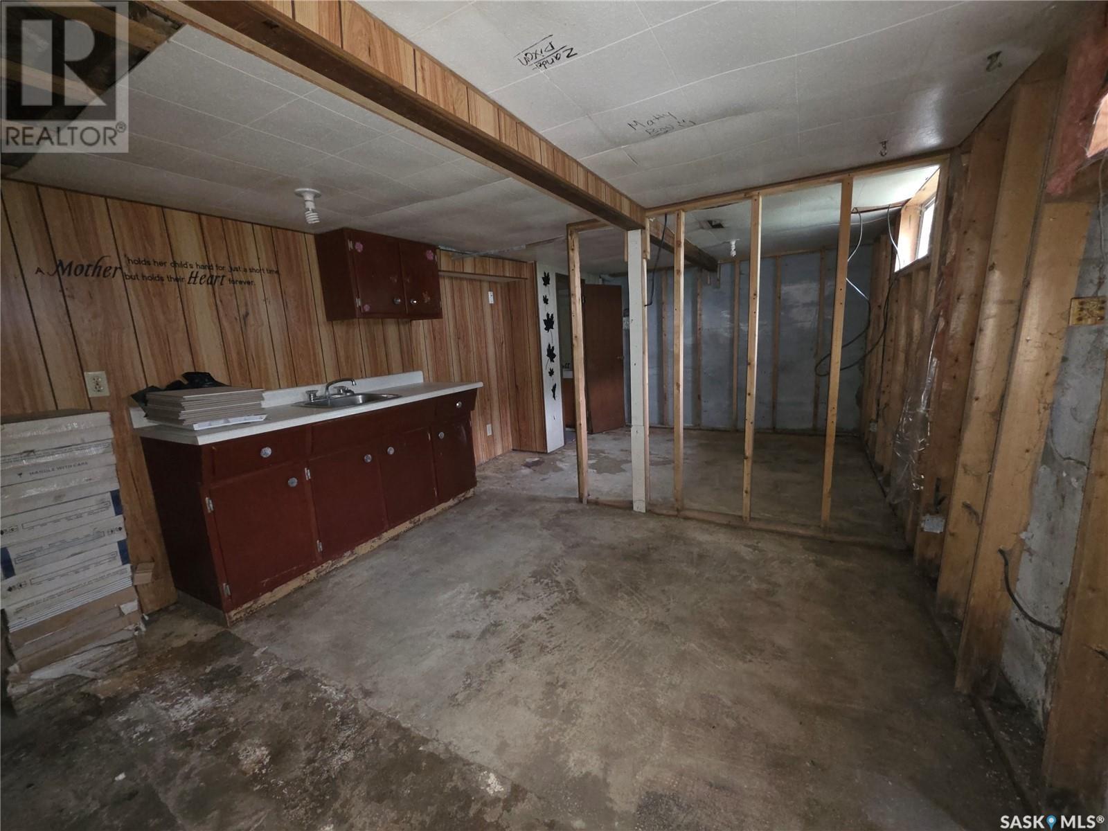 Single Family House Bungalow for Sale in  rd AVENUE NW Swift Current 