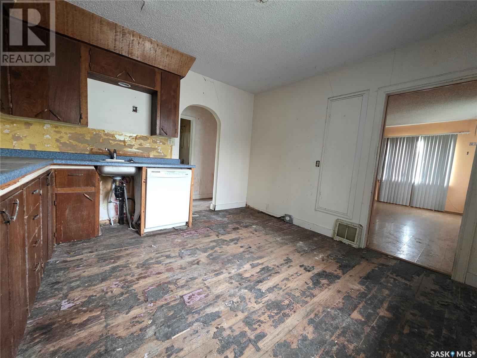 Single Family House Bungalow for Sale in  rd AVENUE NW Swift Current 